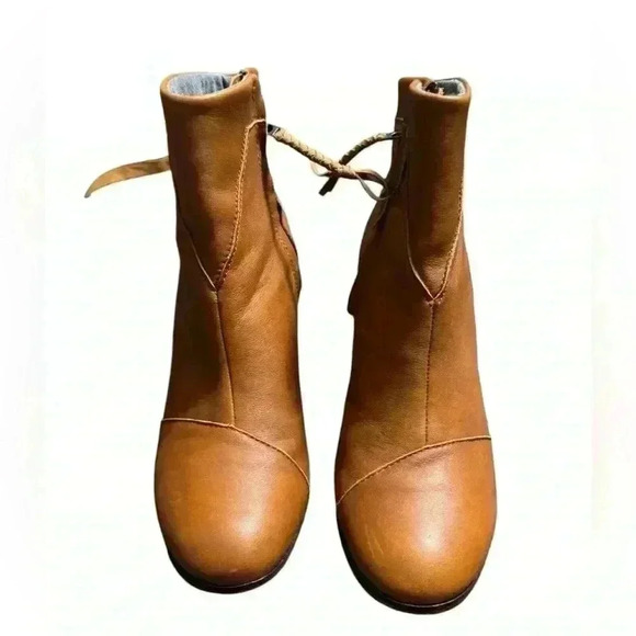 Toms  Lunata Brown Leather Heeled Bootie Size 10 - Picture 2 of 5